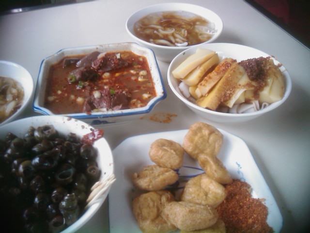 碗豆粉，臭豆腐，血旺，米凉虾，麻烦炒螺